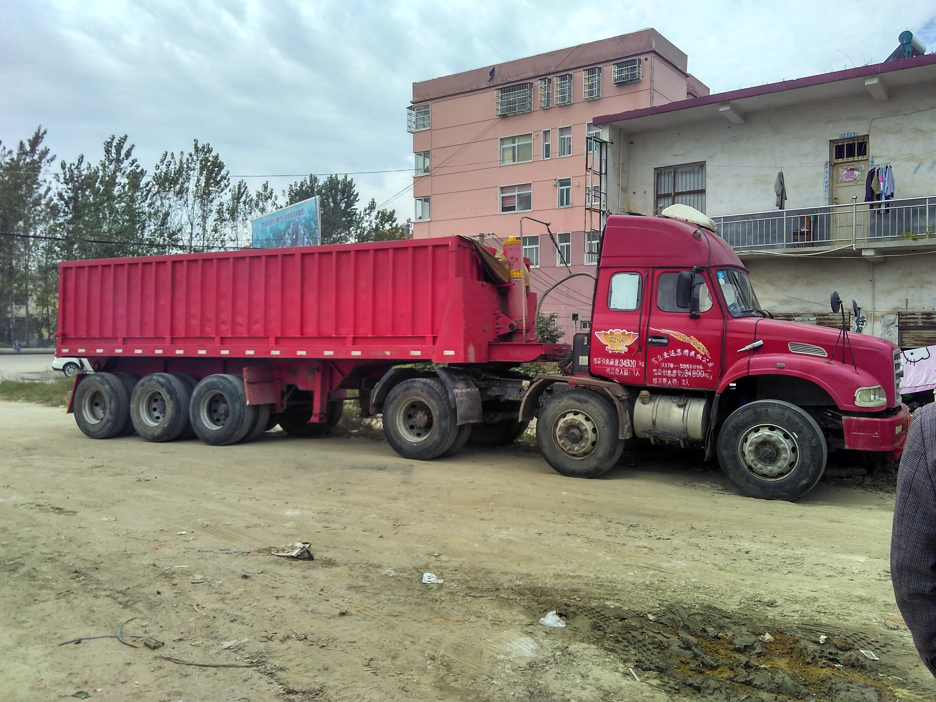 东风柳汽 龙卡重卡 290马力 6x2 长头牵引车(lz4230jcq) 口碑