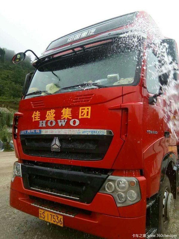 中国重汽 HOWO T7H重卡 440马力 6X4 LNG牵引车(13T后桥)(国六)(ZZ4257V384HF1LB)口碑
