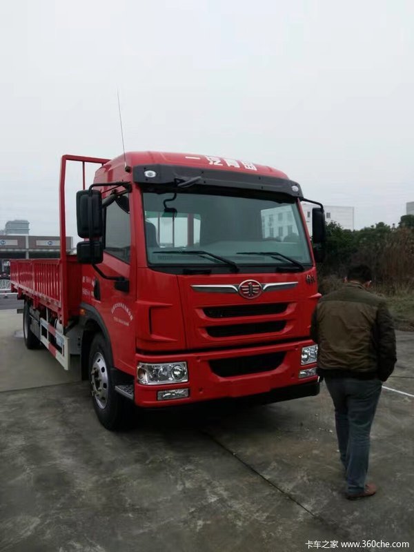 青岛解放 龙V中卡 160马力 6.75米排半厢式载货车(CA5169XXYP40K2L6E5A85)口碑