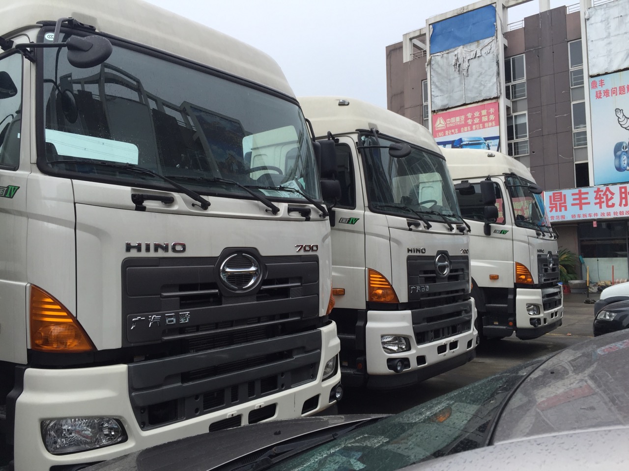 廣汽日野 700系列重卡 420馬力 6x4牽引車(yc4250ss2pk4)